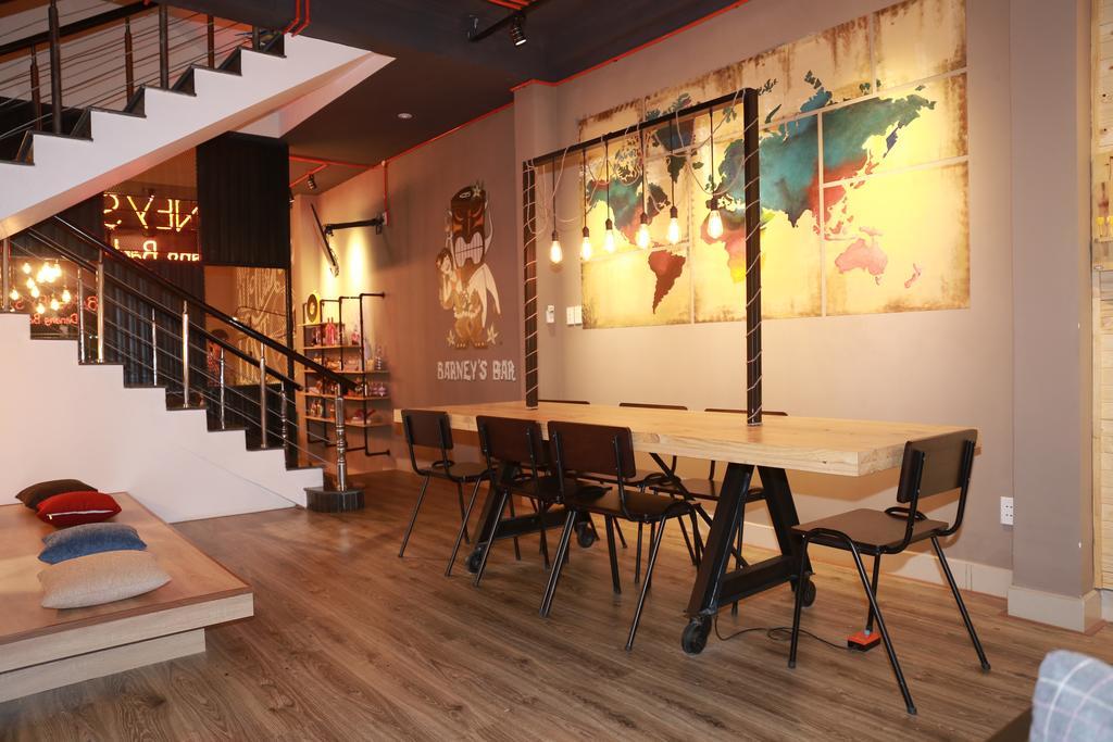 Barney'S Danang Backpackers Hostel Exterior photo